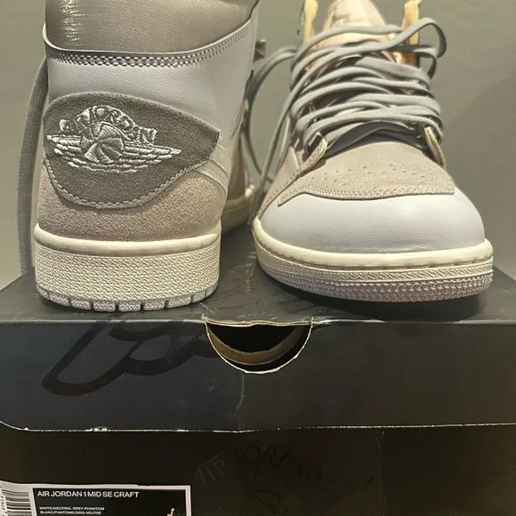 Nike Air Jordan High-Tops - White and Gray